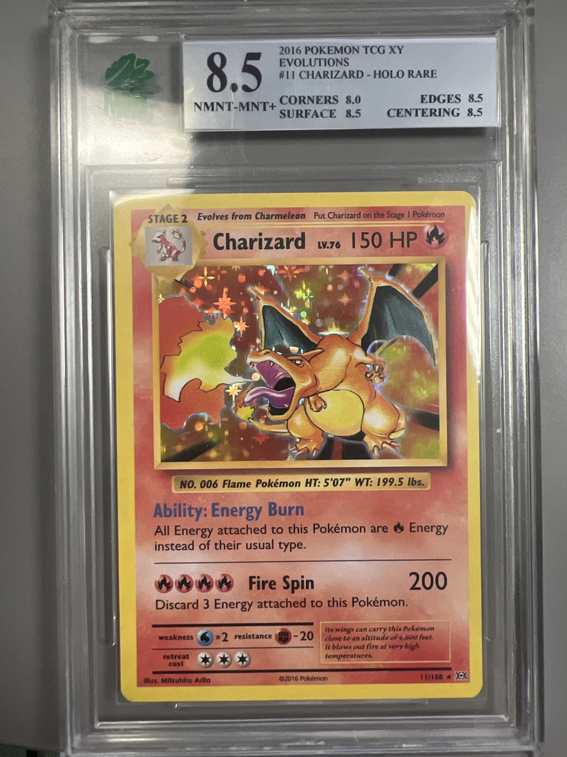 MNT 8.5 Pokemon TCG XY Evolutions Charizard